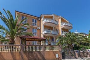 Villa Canaria, Pula