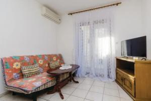 Amazing Home in With Wifi and 1 Bedrooms, Herceg Novi
