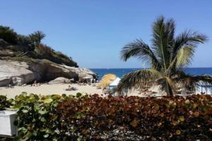 Playa del Duque in 1st sea line directly on the beach, heated pool, Wifi, balcony Hotel, Adeje