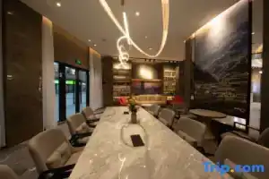 Atour Hotel Wuhan Guanggu Qingnianhui Jinrong Port, Wuhan