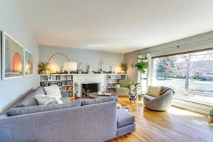 24 Mi to Slopes! Family Home w/ Outdoor Oasis Tourist base, Reno