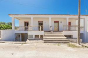 4100 Sisters' House by Barbarhouse, Torre Suda