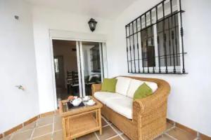 Modern 3 Bedroom Pool Access Apartment F-7, Marbella