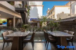 Wanning | Slow Time · Villa Snow Mountain View Resort Courtyard-Style Hotel (Lijiang Shuhe Old Town), Lijiang