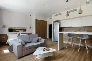 8512 Apart, Astrakhan