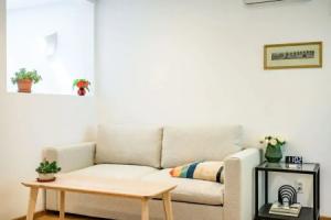 Scenic Retreat With Deck Stunning Views in LA Tourist base, Glendale