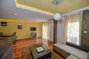 J&P Apartments, Kotor