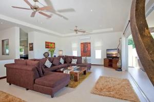 Villa Yok Kiao - 6 Bed - Staffed Property with Your Own Cook, Nai Harn