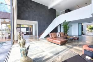 Villa U, Lipa Noi
