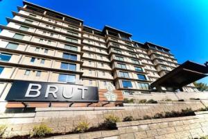 Brut Hotel, Tulsa