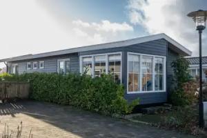 Canal-side Stay, Mini-hotel, Giethoorn