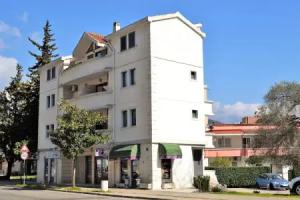 Yeshill Apart & Studio, Budva