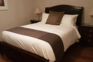 Two-Bedroom Apartment Sweet #4 by Amazing Property Rentals, Ottawa