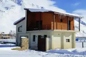 Allegria House, Arsha