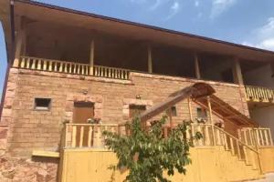 Nur Toon Hotel, Areni