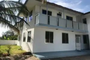 Twin Villa, Uroa