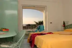 villa al mare famiglia calise, Ischia Town