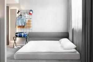 Moxy Cologne-Bonn Airport, Koln
