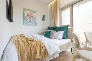 Full House on Narodnaya Opolcheniya Street, Moscow