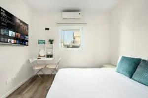 Netanya Beach & Pool Stay by Sea N' Rent Mini-hotel, Netanya