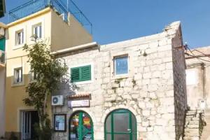 Amazing Home in Podgora With Wifi and 2 Bedrooms, Drasnice