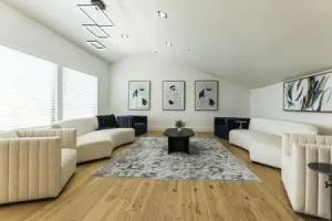 Luxurious Hideaway! 4,400-sq-ft Estate Tourist base, Austin