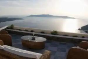 Santorini Luxury Villas, Fira