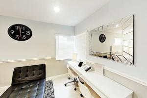 321 Hayes Street Cabin Unit 4 by RedAwning Apartments, Hollywood