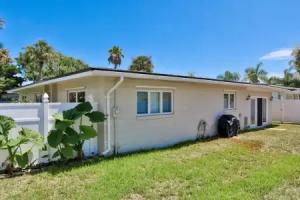 Beachside Snowbird Escape With Fenced Yard & Washer/dryer - Walk to Beach Access Tourist base, Ponte Vedra Beach