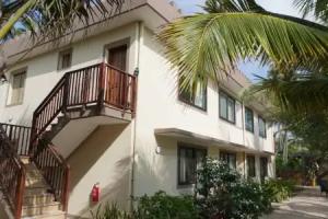 Blackstone Beach Resort, Uroa
