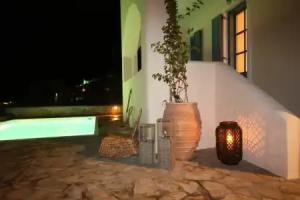 Villa Apollon with Prive Pool, Pirgos