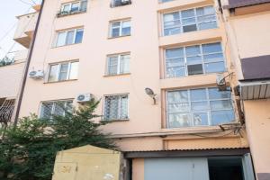 Bon voyage on Irchi Kazaka Street, Makhachkala