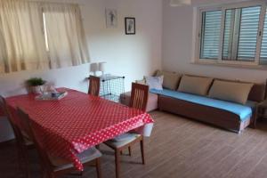 Apartment Rozi, Prvic Luka