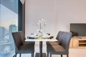 Stylish Studio w Canal Vw in Business Bay, Dubai