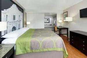 Super 8 by Wyndham San Antonio Pearl District / Downtown, San Antonio