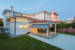 Seaside Villa in With Swimming Pool, Zadar