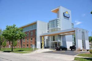 Days Inn & Suites, Milwaukee