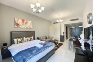 Marco Polo - Elegant Studio with Burj Khalifa Views & Balcony, Dubai