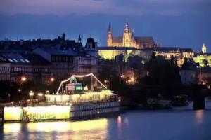Admiral Botel, Prague