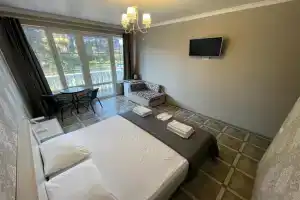 4 sezona Hotel, Pitsunda