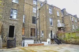 Saint James Backpackers, London