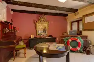 Stranger Tides Hostel, Kotor