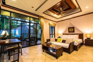 Lily Pool Villa in, Nai Harn