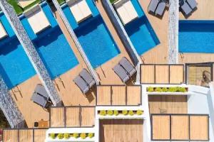 Aelia Suites, Istron
