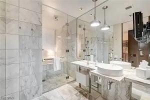 Stunning Strip-view Studio w/ Balcony Access 35308, Las Vegas
