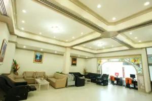 Thumrin Hotel, Trang