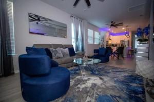 Brand New Modern Pet Friendly Zen Home W/ Private Home Theater & Hot Tub! 2 Bedroom Home by RedAwning, Orlando