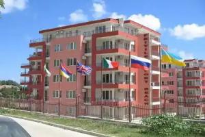 Privilige Hotel, Elenite
