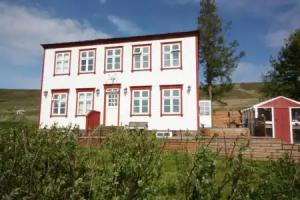 Aurora Farm Hotel, Laugar