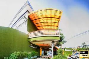 First & Frang Hotel, Thong Sala